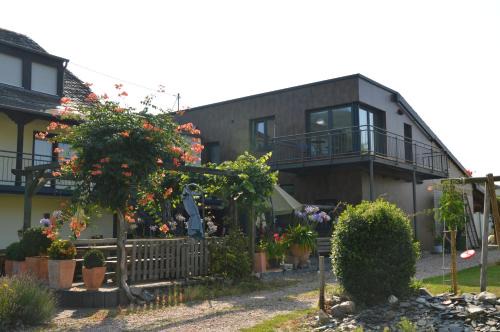 Kowerich Apartment | Discover Wein & Gästehaus Porten-Becker: Family-Friendly Retreat