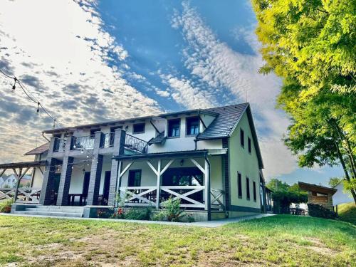 Gyorkony Bed & Breakfast | Discover Wein&Speiz Fogadó: Top-Rated Dining Experience