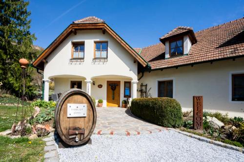 Krems an der Donau Bed & Breakfast | Unforgettable Oceanfront Stay at Weinberghof Ilkerl-Luf