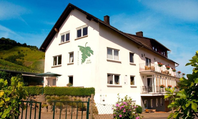 Reil House | Top-Rated Weingut-Brennerei-Gästehaus Emil Dauns with Breakfast