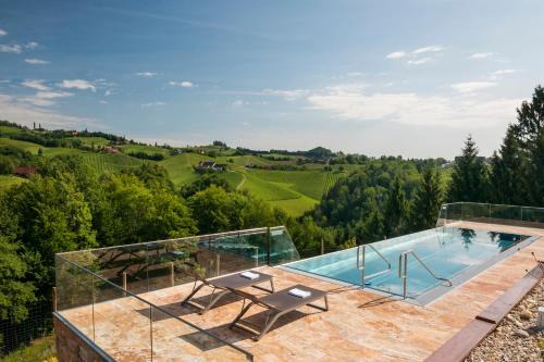 Glanz an der Weinstrasse Hotel | Guest Rated 10/10 at Weingut Essgut Schlafgut Sabathihof