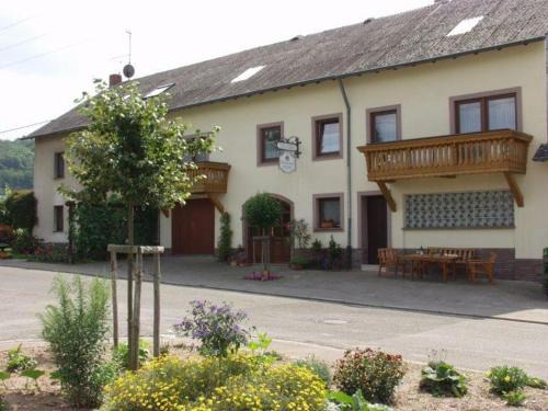 Oberemmel Apartment | Discover Weingut-Ferienwohnungen Lorenz: Ideal for Families