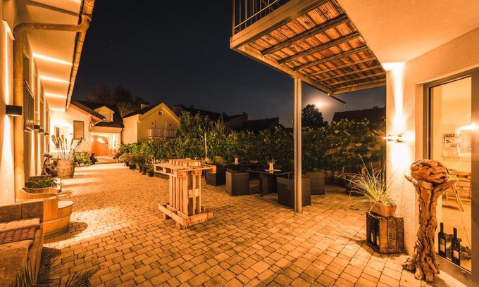 Jois House | Cozy Weingut Gästehaus D&D Haider with Breakfast Included