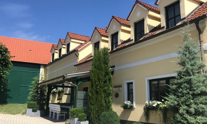 Goettlesbrunn-Arbesthal Bed & Breakfast | Guest Rated 10/10 at Weingut & Gästezimmer Edelmann
