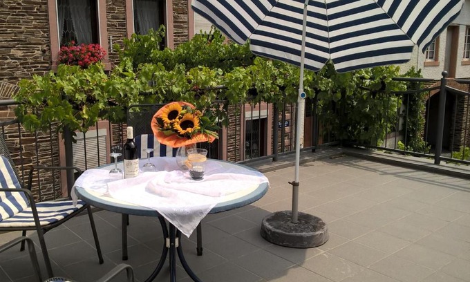 Kinheim Apartment | Relax at Weingut Henn-Schwaab: Family-Friendly Retreat