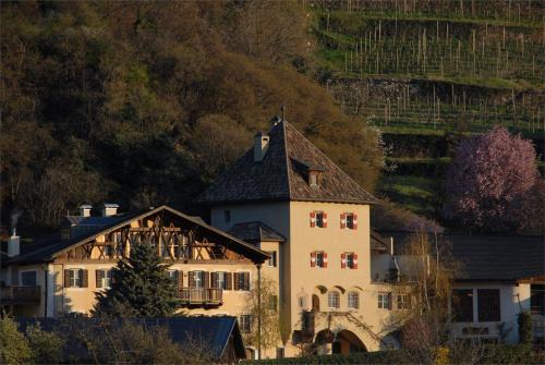 Castelbello-Ciardes Apartment | Exceptional Weingut Köfelgut - Pet and Child Friendly Stay