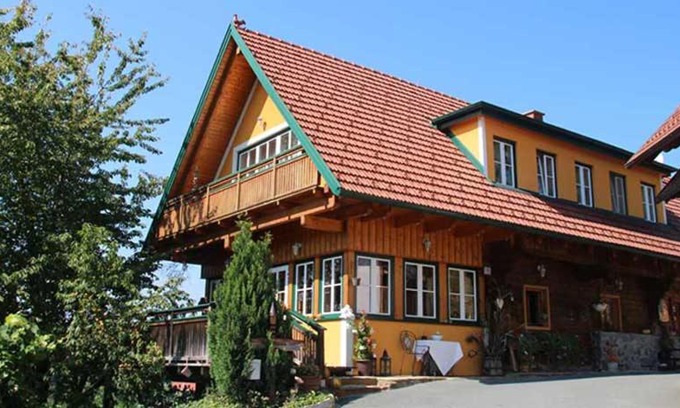 Heimschuh Cabin | Perfect Getaway at Weingut Schatz – Pet-Friendly Retreat