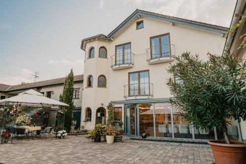 Biebelsheim House | Relax at Weingut u. Gästehaus Vogt-Fehlinger with Hot Tub