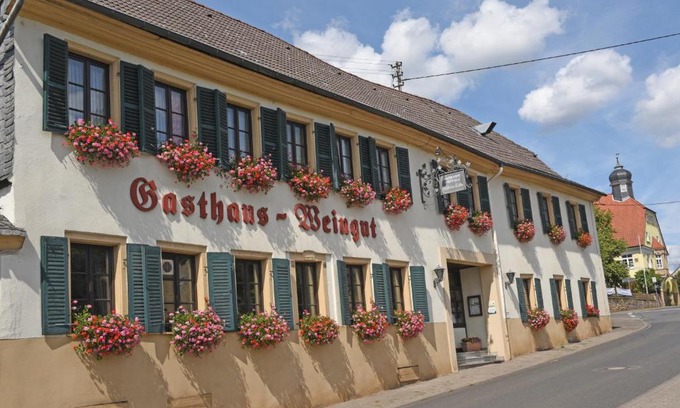 Waldbockelheim Hotel | Welcoming Weinhaus Hehner-Kiltz: Pet-Friendly Retreat