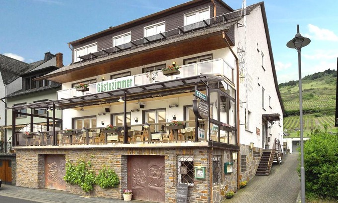 Pommern Hotel | Discover Weinhaus Henerichs with Well-Equipped Kitchen