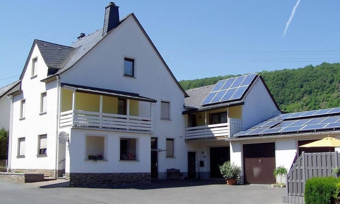 Briedern Apartment | Cozy Weinhaus Lenartz-Bleser Apartment with Kitchen & Breakfast