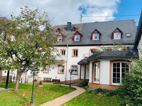 Rachtig House | Family-Friendly Retreat at Weinhof Michael Morbach