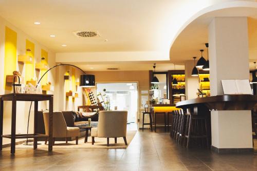 Alzey Hotel | Pet-Friendly Weinhotel Kaisergarten with Hot Tub & Dining