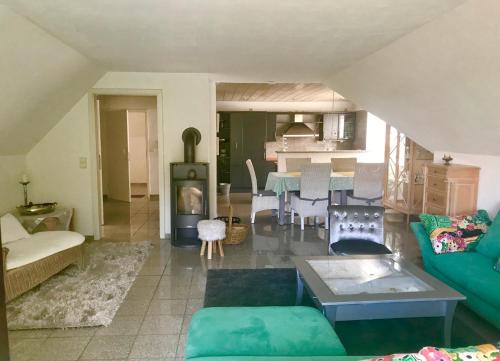 Sulzbach a.Main Apartment | Explore Weinurlaub: Exceptional Stay for Families & Pets