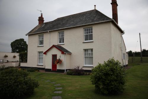 Willand Bed & Breakfast | Cozy Weir Mill Farm: Highly Rated with Breakfast Included
