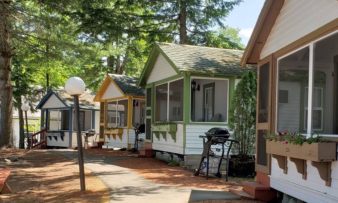 Weirs Beach Hotel | Relax at Weirs Beach Motel and Cottages with Ocean Views