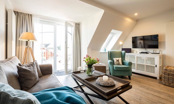 Busum Apartment | Cozy Weisse Villa: Oceanfront Apartment for 2 in Büsum