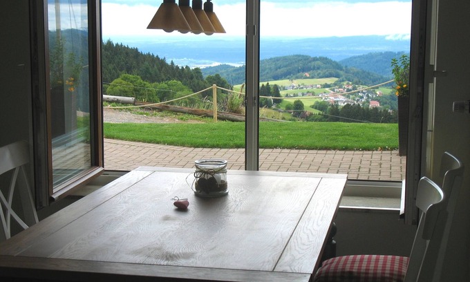 Horben Apartment | Comfortable Weitblick Room with Spa & Family Amenities