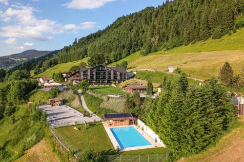 Alpendorf Apartment | Panoramic Oceanfront Retreat: Weitenmoos Apart & Rooms