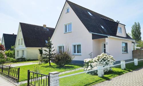 Kuhlungsborn Ost Apartment | Experience Weitsicht: 4-Star Hotel with Family-Friendly Amenities