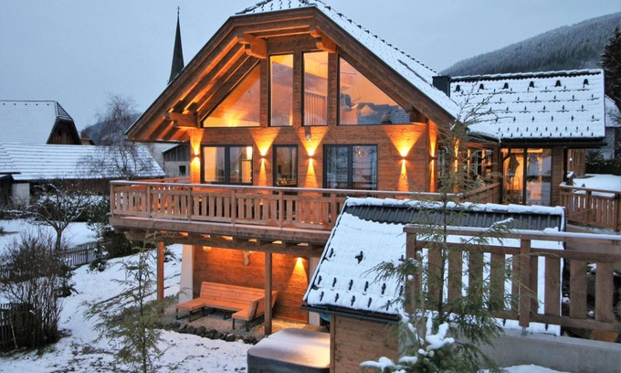 Sankt Margarethen im Lungau Ski Chalet | Relaxing Wellness Chalet Near Ski Slopes with Spa & Hot Tub