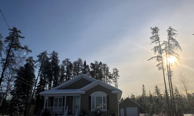 Saint-David-de-Falardeau House | Discover Chalet de Claude at Monts-Valin: Rated 10/10