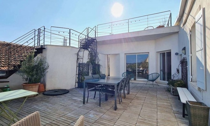 Chateauneuf-du-Pape Apartment | Experience Comfort at Carpe Diem with Family-Friendly Amenities