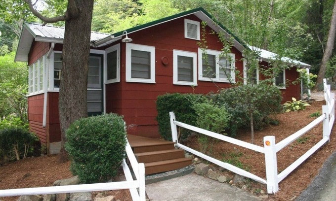 Chimney Rock Cabin | Perfect Cabin Retreat in Chimney Rock – Steps to Town!