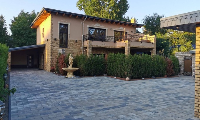 Senzig Apartment | Discover a Welcoming Stay with Lake View and Family Amenities