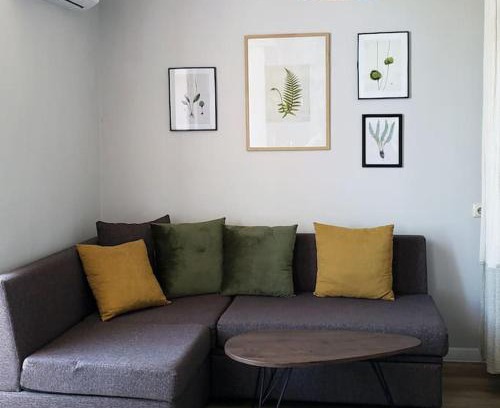 Old Boulevard Apartment | Inviting Home Away from Home for Families