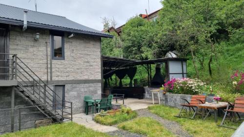Dilijan Apartment | Welcome House: Family-Friendly Retreat with Pool Access