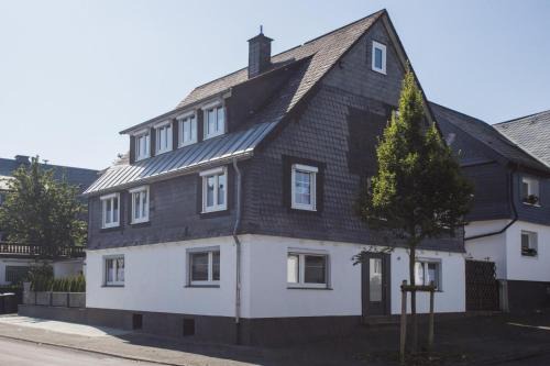 Winterberg House | Welcome in - Groepsaccommodatie met terras en berging