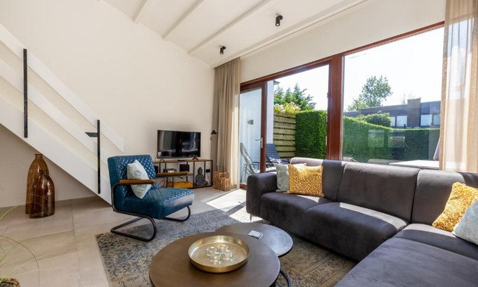 Nieuwvliet House | Discover Lepelblad 42: Family & Pet-Friendly Stay