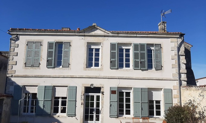 Ardillieres House | Discover Les Figuiers: Oceanfront Bliss with Spa & Hot Tub