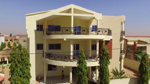 Ouagadougou Hotel | Cozy Welcome Lodge: Family-Friendly with Pool & Breakfast