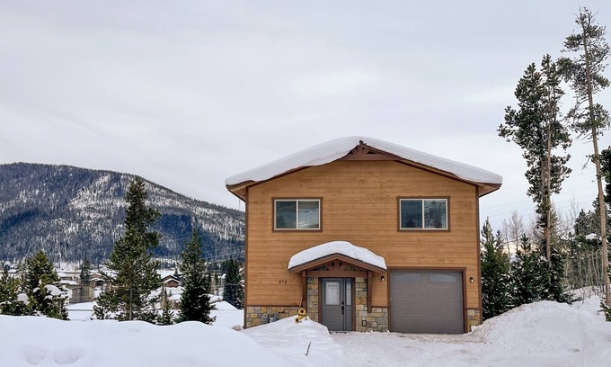 Grand Lake Cabin | Scenic Lake/Mountain Views & Easy Access to Grand Ave!
