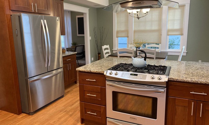 Elizabeth City House | Discover "Anchors Away" – Family-Friendly Getaway Awaits