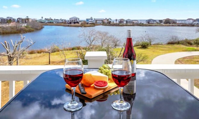 El Lago House | Welcome to Bayfront Bliss!