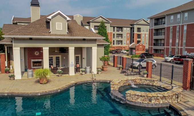 Tuscaloosa Condo | Discover Bear's Den: Steps from Coliseum and The Strip!