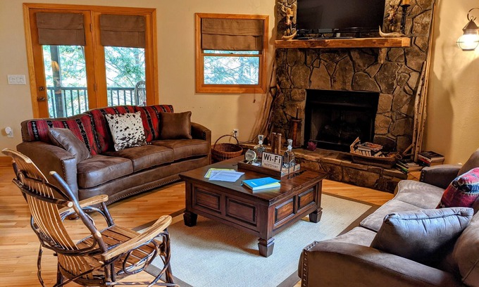 Tarheel Cabin | Experience Tranquility at Black Clock Cabin - Guest Rated 10/10