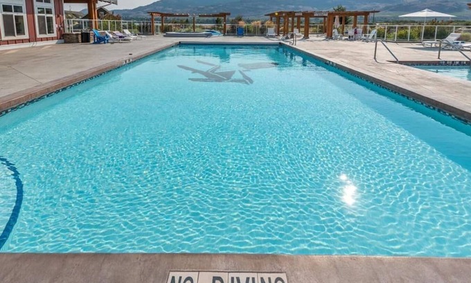 Okanagan-Similkameen House | Pet-Friendly Bordeaux Cottage with Pool and Golf Cart