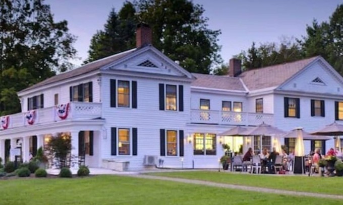 Dorset House | Discover Bumblinn: Historic Hotel in Beautiful Dorset, VT