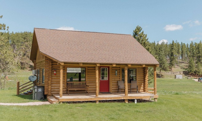 Hill City Cabin | Experience Canyon Wren: Pet-Friendly Family Getaway