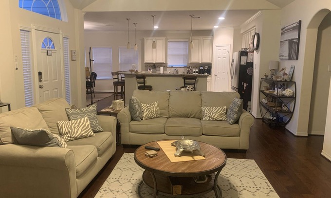 El Lago House | Discover Casa Seabrook: Your Idyllic By-The-Sea Retreat