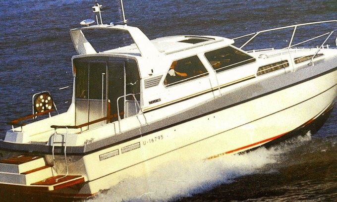 Etelainen District Boat Rental | Discover Charter Liveaboard Boat M/Y Helsinki Experience