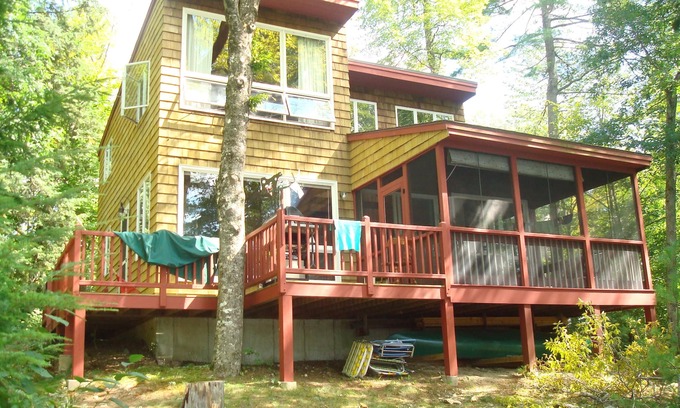 Raymond Cabin | Inviting Dorie's Cottage: Waterfront Home with Sunset Views