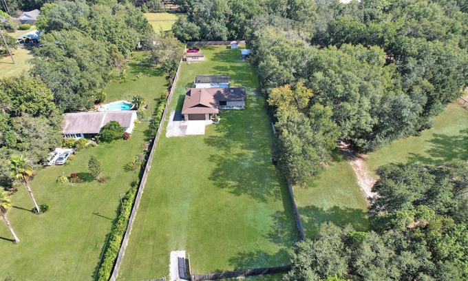 Apopka House | Welcome to Dreamland: Over 1 acre of Private living, lodging & celebrations!