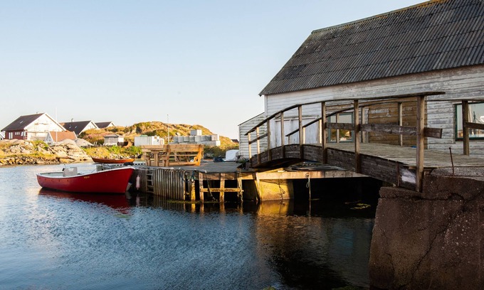 Kvitsoy House | Experience the Beauty of Kvitsøy with Oceanfront Amenities