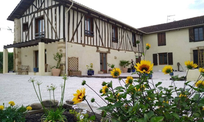 Mielan Cottage | Discover Gite Du Beau Ciel: Ocean Views & Family-Friendly