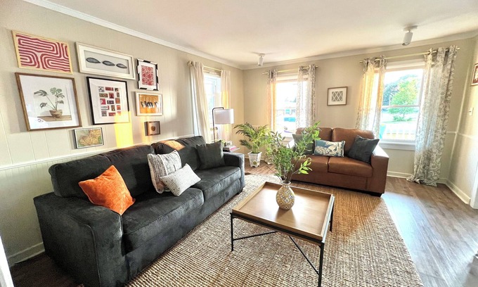 Oswego House | Welcome to happy home Oswego 5 bedroom to bathroom house with WiFi and AC